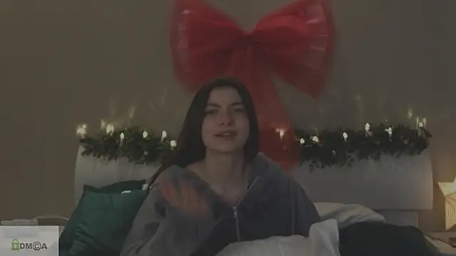 Snapshot of katty__cat chatting on December 25, 7:13 pm katty cat online show from December 25, 7:13 pm