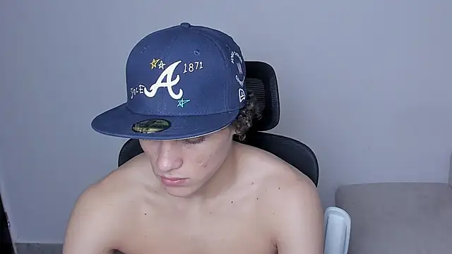 laurent nova online show from December 1, 8:14 pm