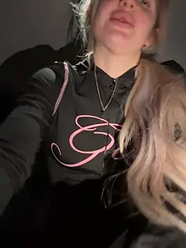 Holly-Glamour online show from March 8, 10:35 pm