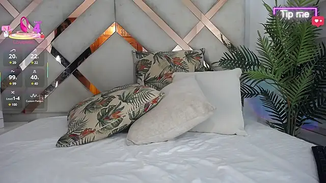 Snapshot of katy_ruiz chatting on October 31, 6:47 am katy ruiz online show from October 31, 6:47 am