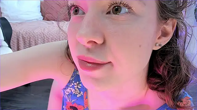 Snapshot of Viktoria_Oliverr chatting on March 19, 7:40 am Viktoria Oliverr online show from March 19, 7:40 am