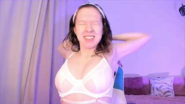 Snapshot of Viktoria_Oliverr chatting on September 21, 6:04 am Viktoria Oliverr online show from September 21, 6:04 am