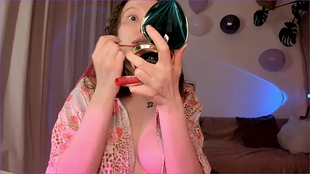 Snapshot of Viktoria_Oliverr chatting on November 10, 3:22 pm Viktoria Oliverr online show from November 10, 3:22 pm