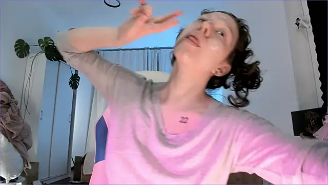 Snapshot of Viktoria_Oliverr chatting on November 29, 6:49 am Viktoria Oliverr online show from November 29, 6:49 am