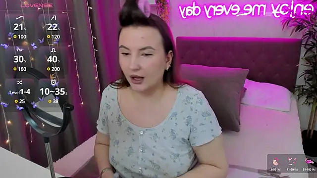 FeralPeach online show from February 9, 4:36 am