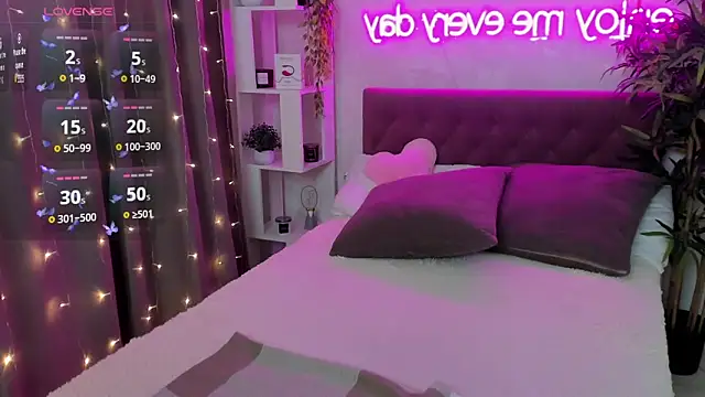 FeralPeach online show from April 5, 4:31 am