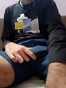 Snapshot of Collegeboywithbigweapan21 chatting on January 1, 6:16 pm Collegeboywithbigweapan21 online show from January 1, 6:16 pm