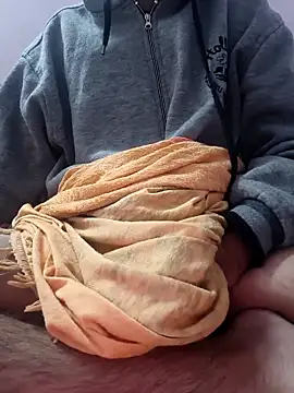 Snapshot of Collegeboywithbigweapan21 chatting on December 16, 5:07 pm Collegeboywithbigweapan21 online show from December 16, 5:07 pm