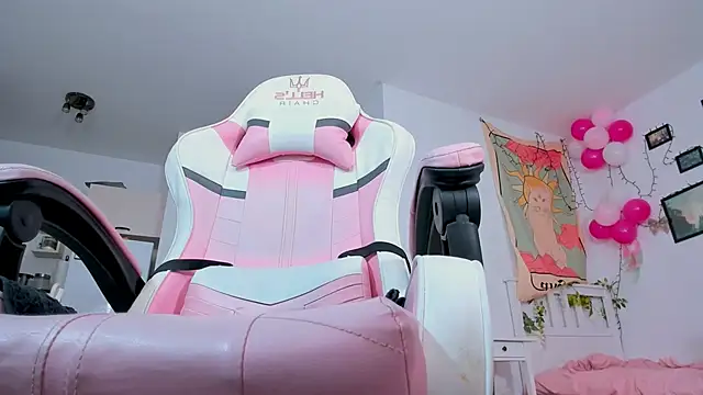 Mia Madden online show from January 27, 5:25 am