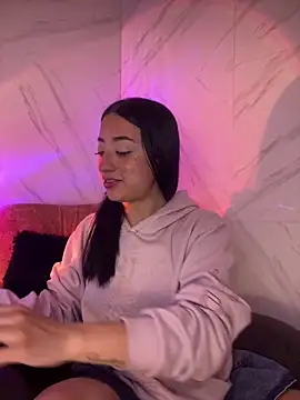 Ady 18 online show from February 15, 6:44 pm