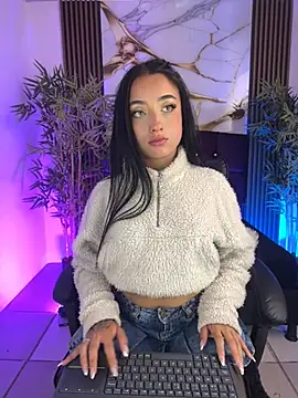 Ady 18 online show from February 4, 8:25 pm