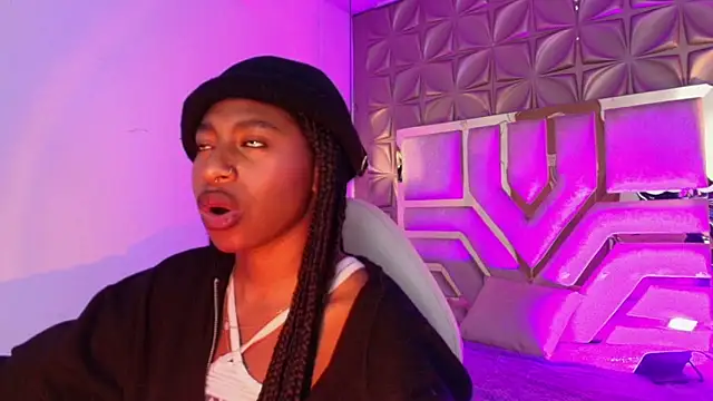 Queen perla  online show from March 11, 12:11 pm