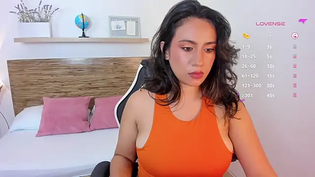 Snapshot of ally_muller_ chatting on February 26, 10:53 pm ally muller  online show from February 26, 10:53 pm