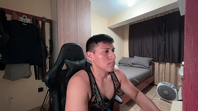 Snapshot of JoshuaTls08 chatting on December 5, 2:09 am JoshuaTls08 online show from December 5, 2:09 am