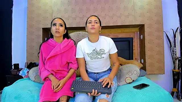 Snapshot of SofiAndNicol chatting on November 7, 10:59 am SofiAndNicol online show from November 7, 10:59 am