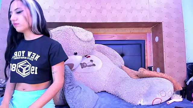 Snapshot of SofiAndNicol chatting on November 28, 10:51 am SofiAndNicol online show from November 28, 10:51 am