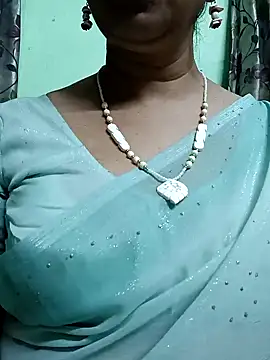 Snapshot of Rosy-B chatting on December 25, 5:58 pm Rosy-B online show from December 25, 5:58 pm