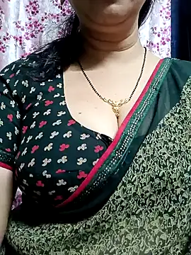 Snapshot of Rosy-B chatting on January 11, 12:44 am Rosy-B online show from January 11, 12:44 am