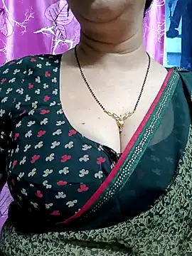 Snapshot of Rosy-B chatting on January 27, 12:33 am Rosy-B online show from January 27, 12:33 am