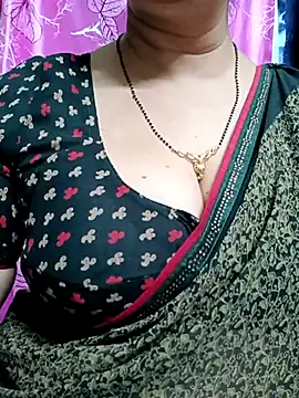 Snapshot of Rosy-B chatting on February 18, 6:58 pm Rosy-B online show from February 18, 6:58 pm