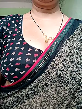 Snapshot of Rosy-B chatting on February 19, 6:33 am Rosy-B online show from February 19, 6:33 am