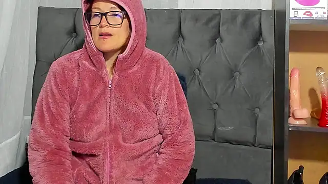 Snapshot of amberr34 chatting on February 23, 6:49 am amberr34 online show from February 23, 6:49 am