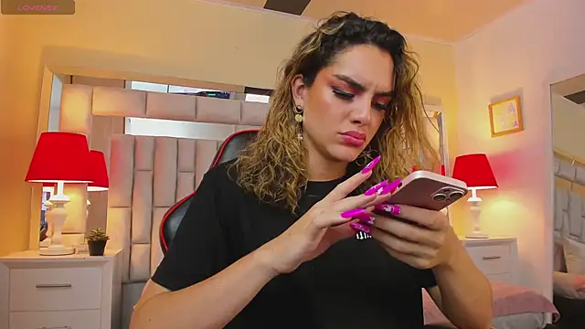 mariiahneedles online show from January 22, 10:15 pm