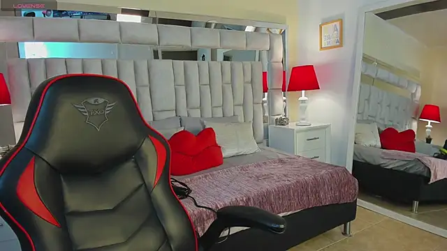 mariiahneedles online show from January 23, 11:58 pm