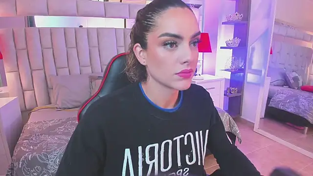 mariiahneedles online show from March 11, 1:05 am