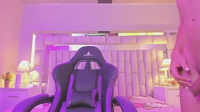 mariiahneedles online show from March 26, 10:10 am