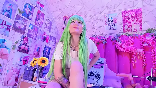 Snapshot of Alicebenett chatting on September 29, 8:13 pm Alicebenett online show from September 29, 8:13 pm