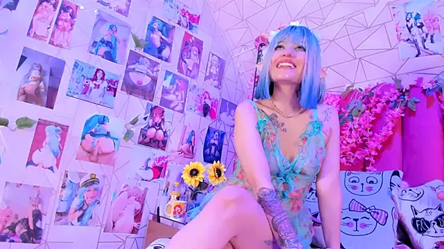 Snapshot of Alicebenett chatting on October 12, 8:52 pm Alicebenett online show from October 12, 8:52 pm