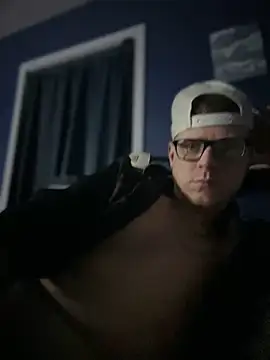 Snapshot of traejddd chatting on March 4, 7:58 am traejddd online show from March 4, 7:58 am