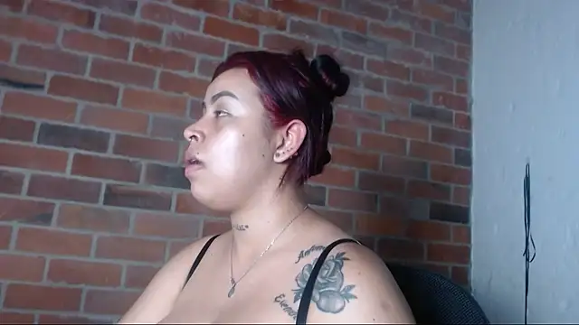 Snapshot of salome__hills1 chatting on February 26, 1:11 am salome hills1 online show from February 26, 1:11 am