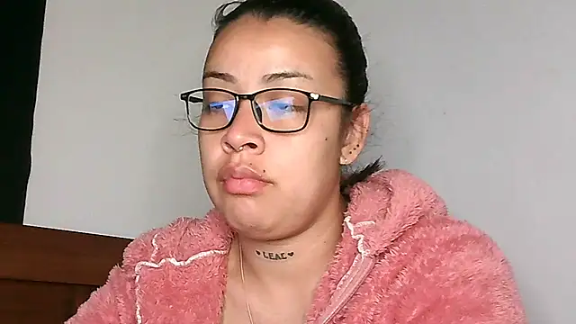 salome  hills1 online show from March 20, 3:17 pm