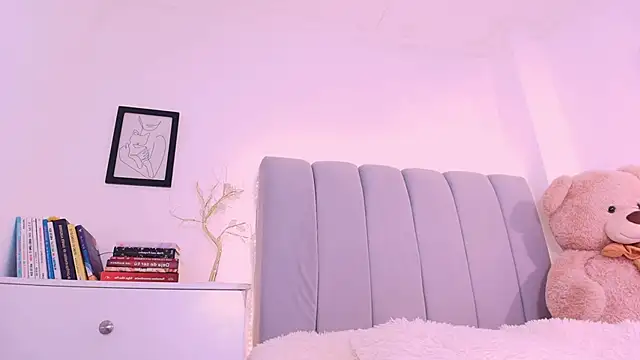 Snapshot of DannaHyde chatting on January 17, 4:11 pm DannaHyde online show from January 17, 4:11 pm