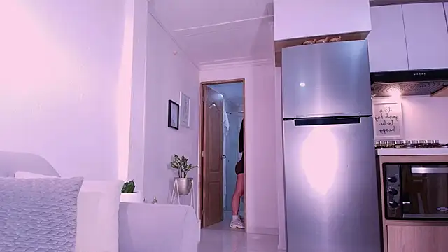 Snapshot of DannaHyde chatting on February 10, 8:35 pm DannaHyde online show from February 10, 8:35 pm