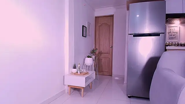 Snapshot of DannaHyde chatting on February 18, 9:00 pm DannaHyde online show from February 18, 9:00 pm