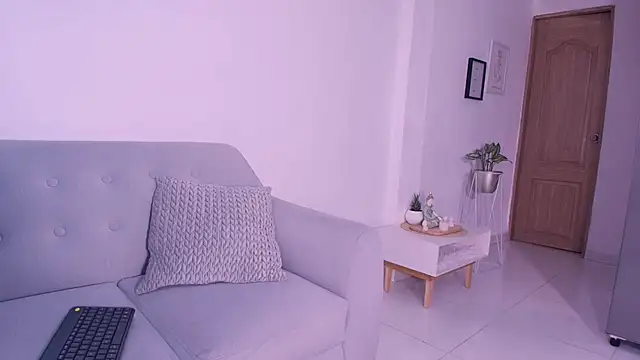 DannaHyde online show from March 19, 7:40 pm