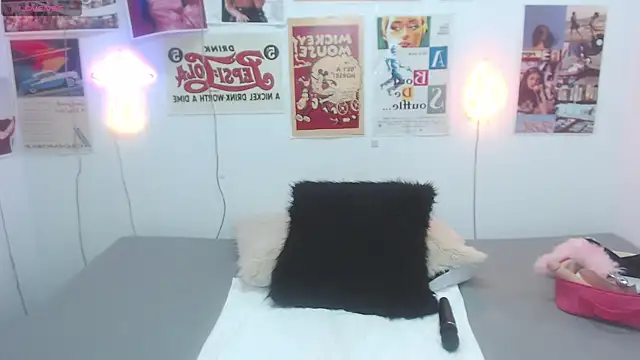 ari rossee online show from January 31, 9:26 pm