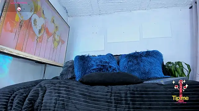 Snapshot of Mracialatina chatting on February 7, 4:11 pm Mracialatina online show from February 7, 4:11 pm