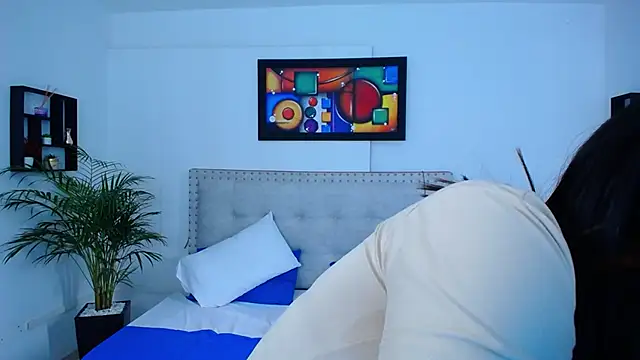 Chiqui milk  online show from February 8, 9:15 pm