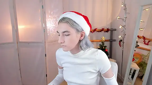 Snapshot of Mia_Cheers chatting on December 22, 1:44 pm Mia Cheers online show from December 22, 1:44 pm