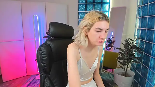 Snapshot of Mia_Cheers chatting on March 4, 1:49 pm Mia Cheers online show from March 4, 1:49 pm