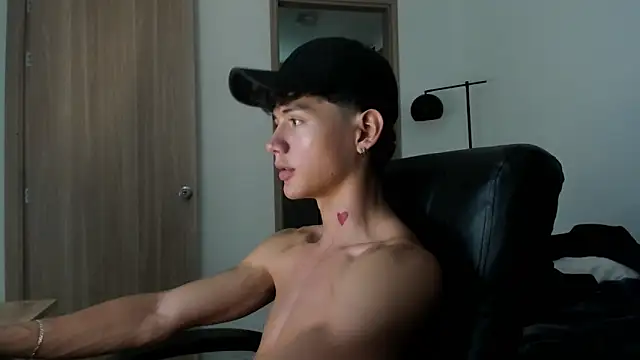 Snapshot of badboy_one_ chatting on February 6, 10:00 pm badboy one online show from February 6, 10:00 pm