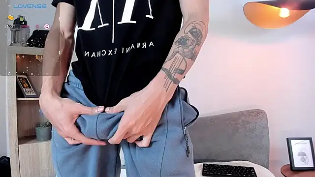 Snapshot of badboy_one_ chatting on October 25, 10:04 pm badboy one online show from October 25, 10:04 pm