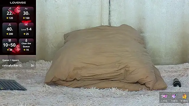 Molliblum online show from March 15, 5:15 pm