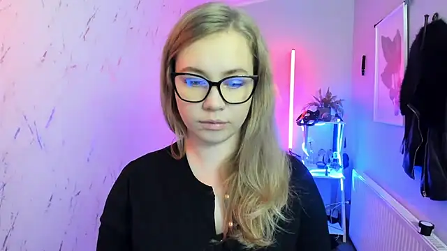 holly xglam online show from November 11, 5:46 pm