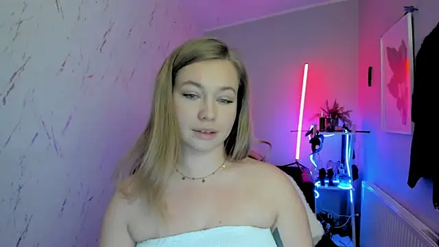 holly xglam online show from November 19, 7:47 pm