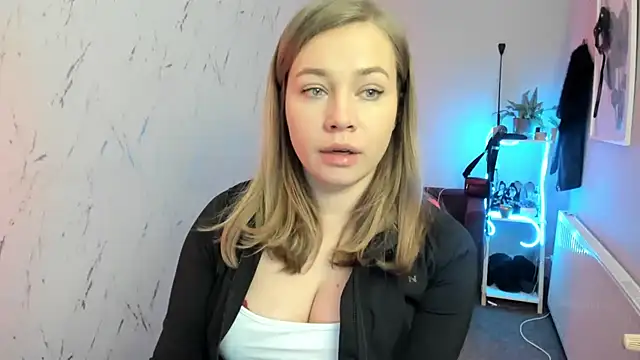 holly xglam online show from February 14, 8:27 pm